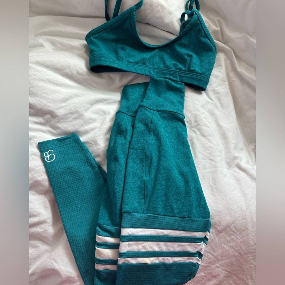 SET Bombshell Sportswear Teal Set with White Accents bra size small bottoms xs